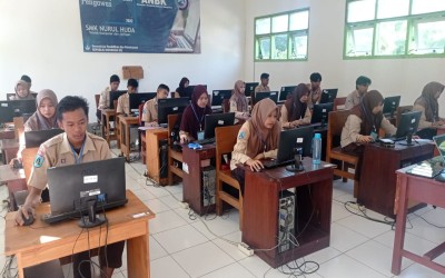 Ujian PAT (Penilaian Akhir Tahun) di SMK Nurul Huda Paowan
